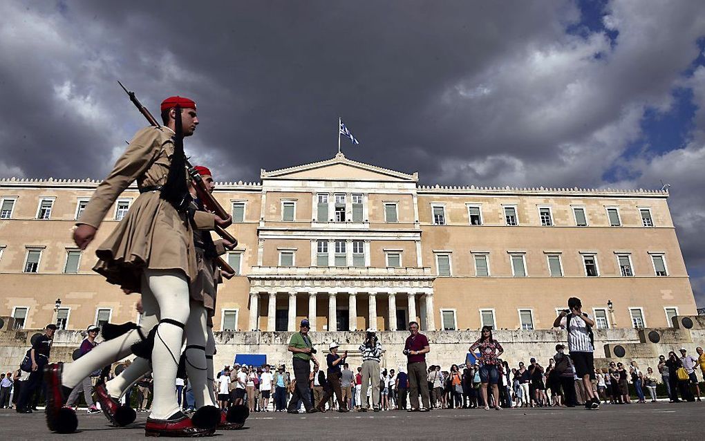 Het Griekse parlementsgebouw in Athene. beeld AFP