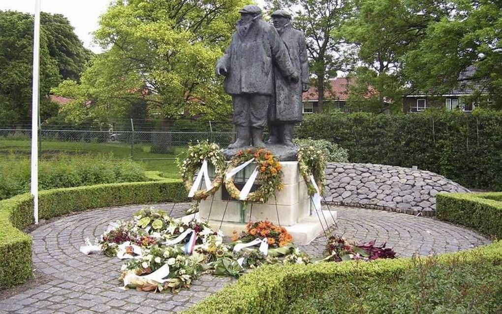 WERKENDAM­– Een monument in Werkendam herinnert aan ”crossers”, die in de Tweede Wereldoorlog mensen door de Biesbosch naar bevrijd gebied bracht. beeld RD