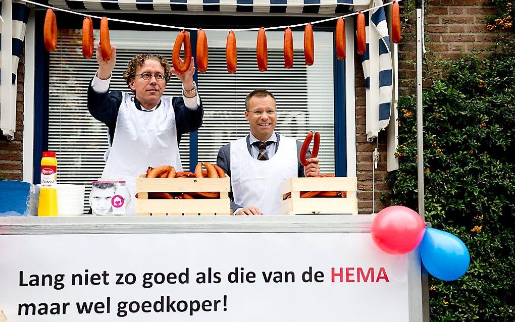 Reactie van een notariskantoor op de start van levering van standaard samenlevingscontracten en testamenten door Hema. Beeld ANP