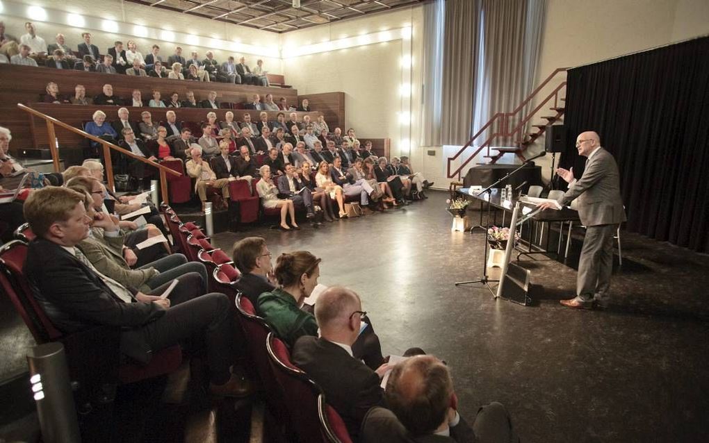 Dr. H. de Leede nam vrijdag in de Thomaskerk in Amsterdam afscheid van de Protestantse Theologische Universiteit. beeld Eran Oppenheimer