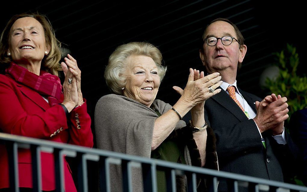 Prinses Beatrix volgt de wedstrijden op CHIO vanaf de tribune. beeld ANP