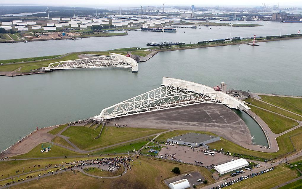 De stijging van de zeespiegel in Noord-Europa kan aanzienlijk groter worden dan tot nu toe werd aangenomen. Dat blijkt uit een dinsdag verschenen onderzoek van onder meer de TU Delft. beeld ANP