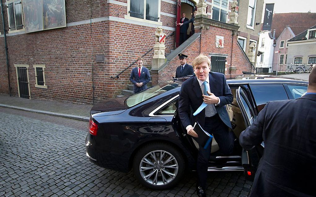 Koning Willem-Alexander bezocht Oudewater ook al in november 2014, vanwege de vogelgriep die daar heerste. beeld ANP