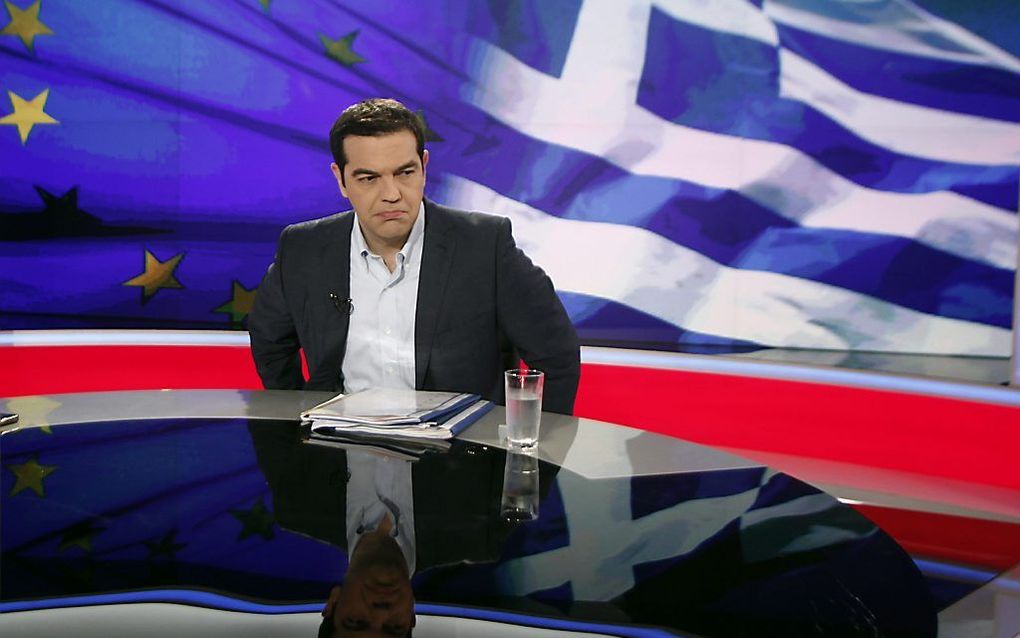 ATHENE. De Griekse premier Tsipras wil de eisen van de internationale geldschieters zondag in een referendum aan de bevolking voorleggen. beeld EPA