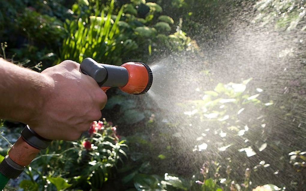 Vitens, met 5,6 miljoen aansluitingen het grootste drinkwaterbedrijf van Nederland, vraagt zijn klanten bewuster met drinkwater om te gaan.  beeld ANP