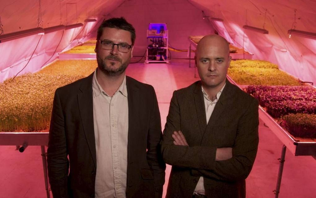 LONDEN. Richard Ballard (l) and Steven Dring haalden via crowdfunding 581.000 pond (ruim 800.000 euro) bij elkaar voor hun ondergrondse groentekwekerij in Londen. De kwekerij is gevestigd in een tunnels die in de Tweede Wereldoorlog als schuilkelders dien