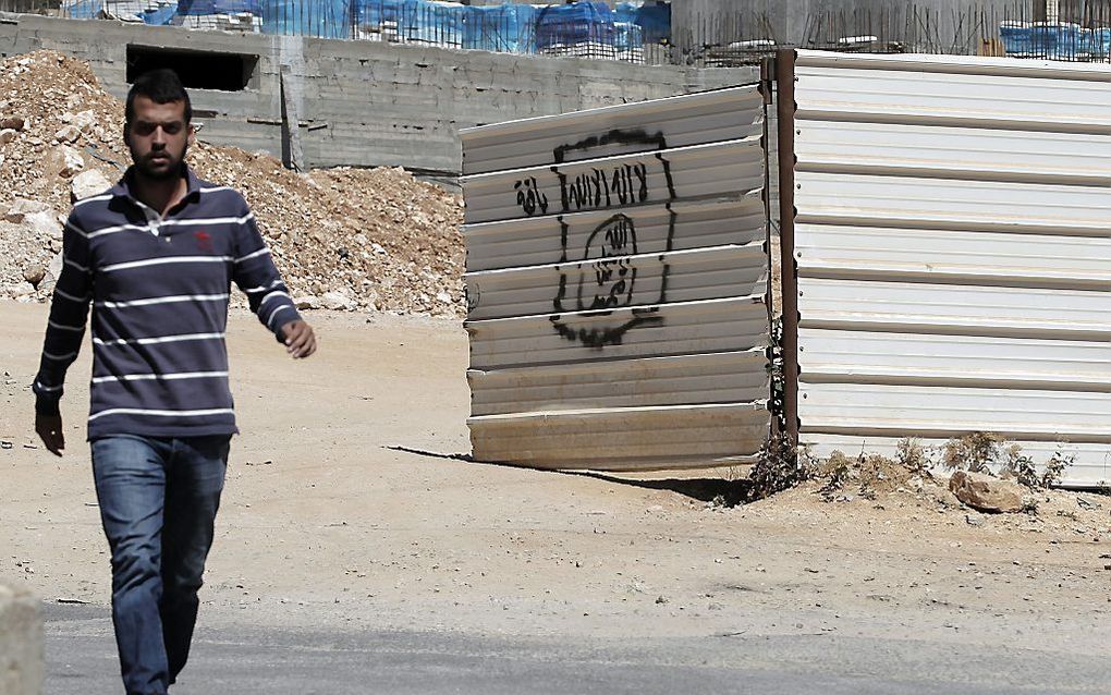 De Israëlische politie is  geen onderzoek begonnen naar pamfletten van Islamitische Staat (IS) die zouden zijn uit­gedeeld in Jeruzalem en waarin christenen met de dood worden bedreigd. beeld AFP