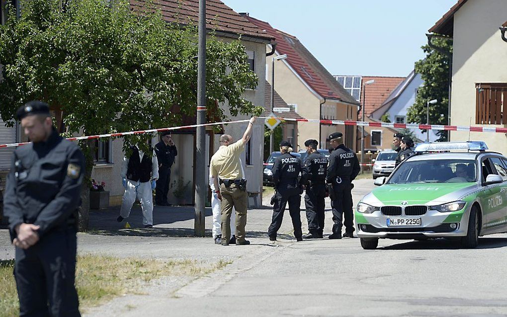 De politie doet onderzoek na de schietpartij in Tiefenthal. Beeld AFP