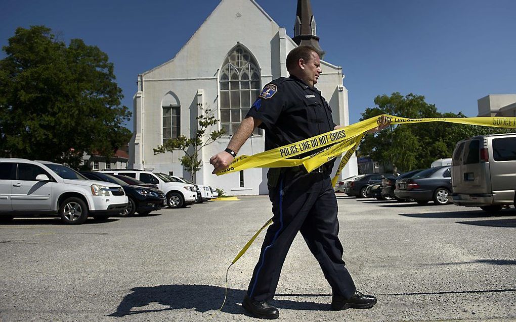 Agent bij de kerk in Charleston. Beeld AFP