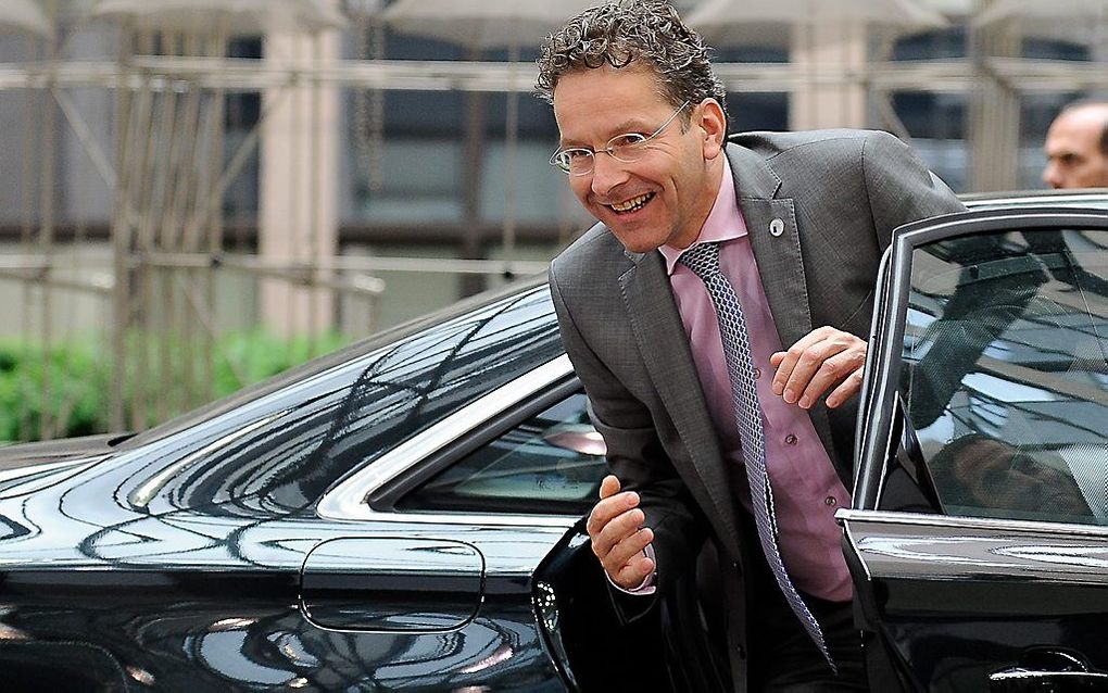 De ministers van Financiën van de negentien eurolanden (de eurogroep) kiezen maandag een voorzitter voor de komende 2,5 jaar. De huidige eurogroepvoorzitter Jeroen Dijsselbloem is in de running. Zijn tegenkandidaat is de Spaanse minister Luis de Guindos. 