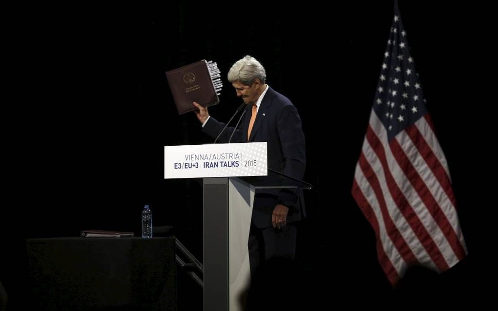 WENEN. Na twintig maanden onderhandelen lag er gisteren in Wenen een deal over het Iraanse atoomprogramma op tafel. De Amerikaanse minister van Buitenlandse Zaken John Kerry speelde een belangrijke rol in de besprekingen. beeld AFP