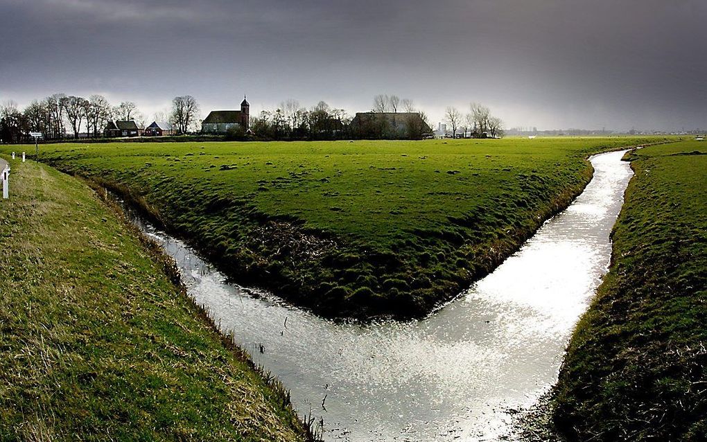 Dorkwerd, direct ten noorden van de stad Groningen, is eigenlijk niet meer dan enkele huizen, een kerk, een pastorie en een paar boerderijen. Het is dan ook het kleinste dorp in de gemeente Groningen. Beeld RD, Sjaak Verboom