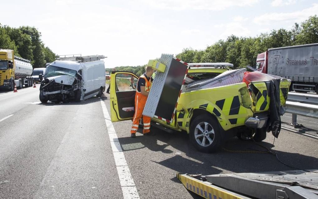 Een aanrijding met een auto van Rijkswaterstaat. beeld ANP