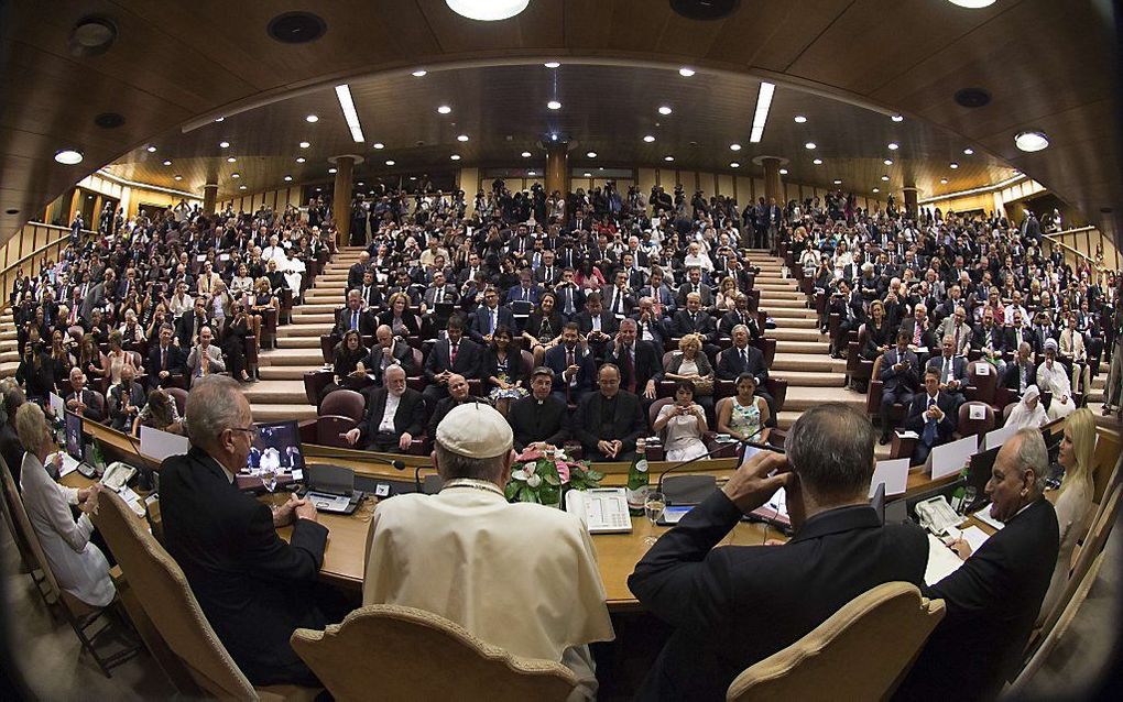 Ongeveer zestig burgemeesters van wereldsteden zijn in het Vaticaan bijeen om zich te bezinnen op de strijd tegen hedendaagse vormen van slavernij en klimaatverandering.  beeld EPA