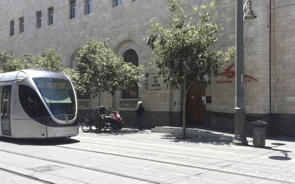 JERUZALEM. Het hoofdpostkantoor in het centrum van Jeruzalem. Vaak krijgen mensen post van anderen omdat men niet de moeite heeft genomen adreswijzigingen door te geven. beeld Alfred Muller