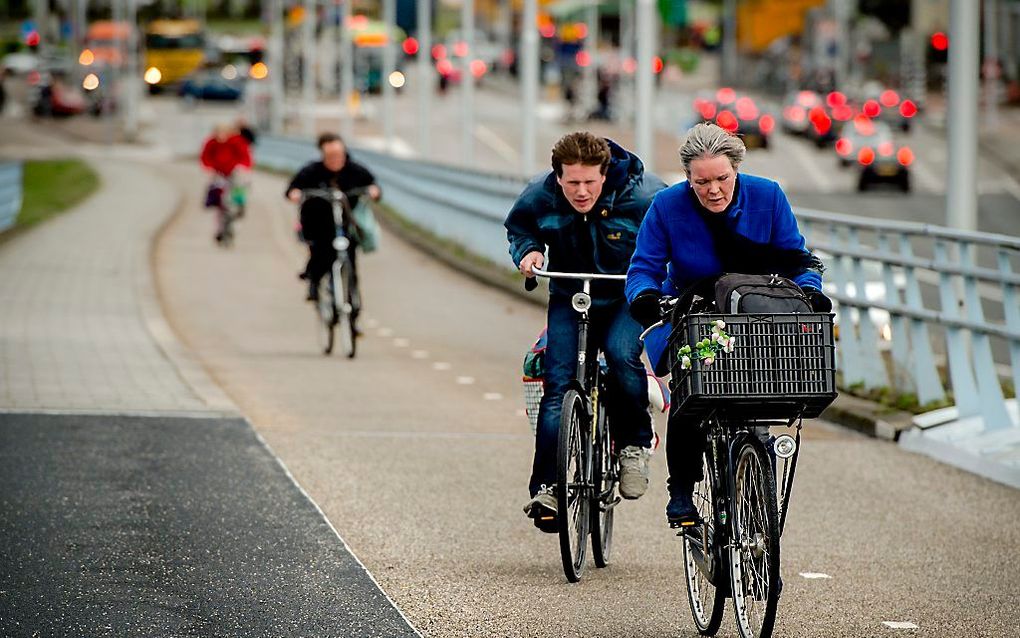 Zaterdag lijkt een onstuimige dag te worden, met veel bewolking, regen en wind. beeld ANP