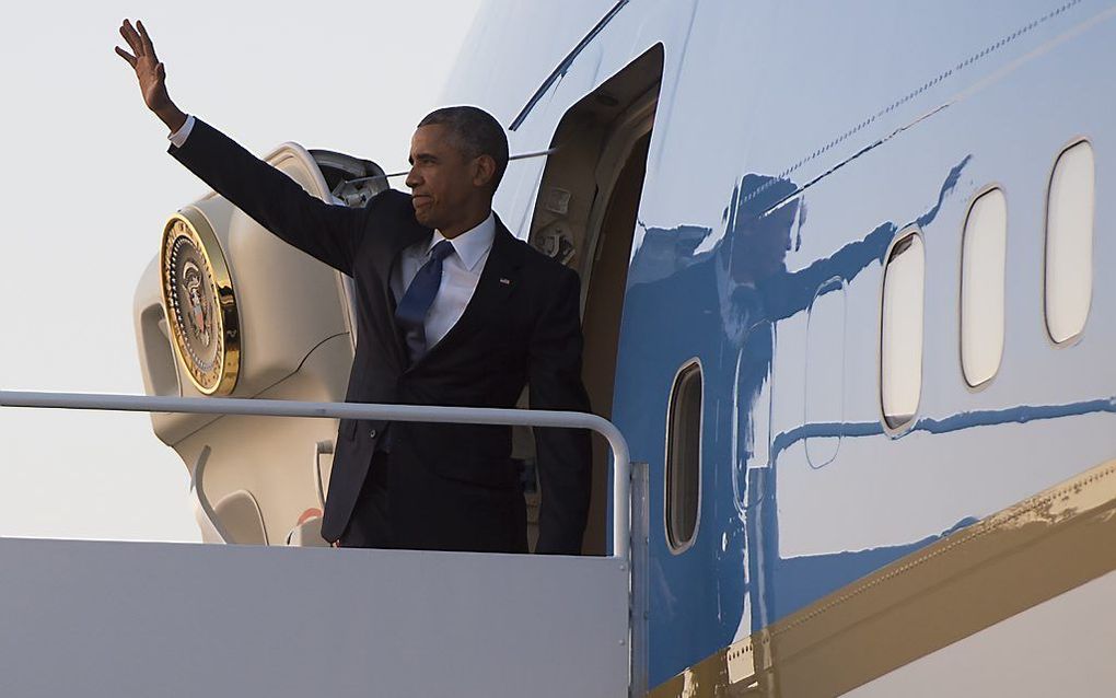 President Obama, als hij -donderdag- aan boord gaat van de Air Force One, voor zijn vijfdaagse bezoek aan Kenia en Ethiopië. Beeld AFP