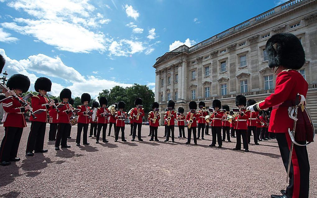 Toeristen kunnen deze zomer zelf ervaren hoe het er op Buckingham Palace in Londen aan toe gaat wanneer koningin Elizabeth II bezoek ontvangt.  beeld AFP