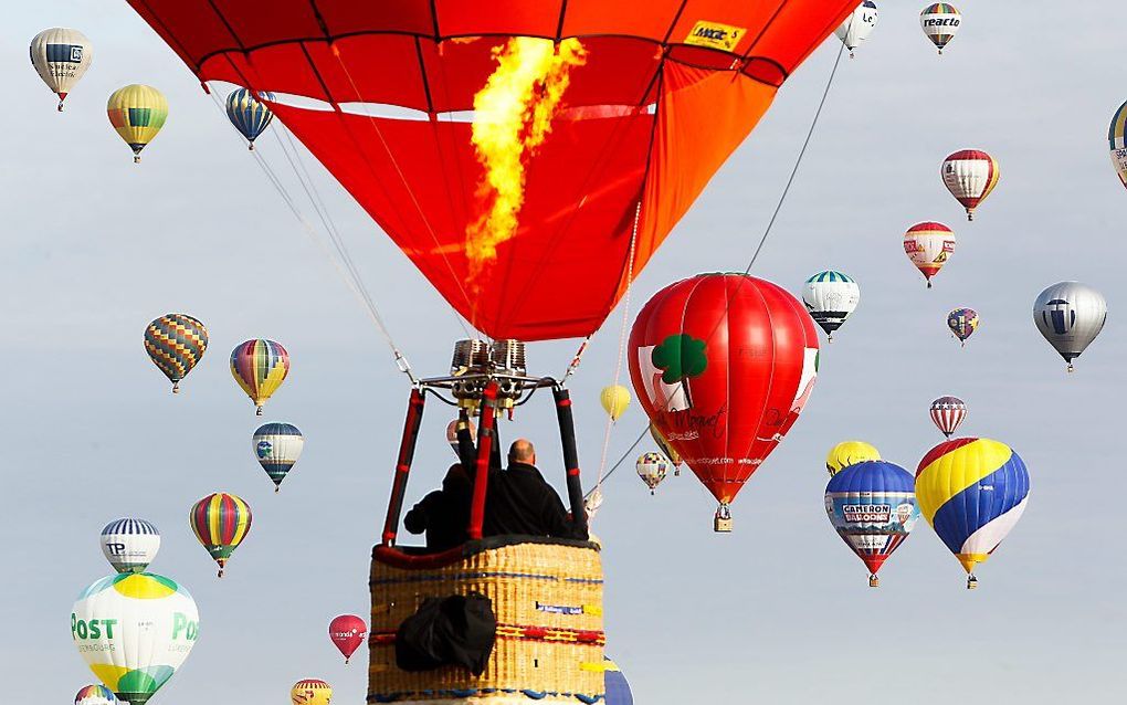 Maar liefst 433 heteluchtballonnen kozen maandag nagenoeg gelijktijdig het luchtruim in het Franse Chambley. Het vorige record stond op  391 en dateert uit 2013. beeld AFP