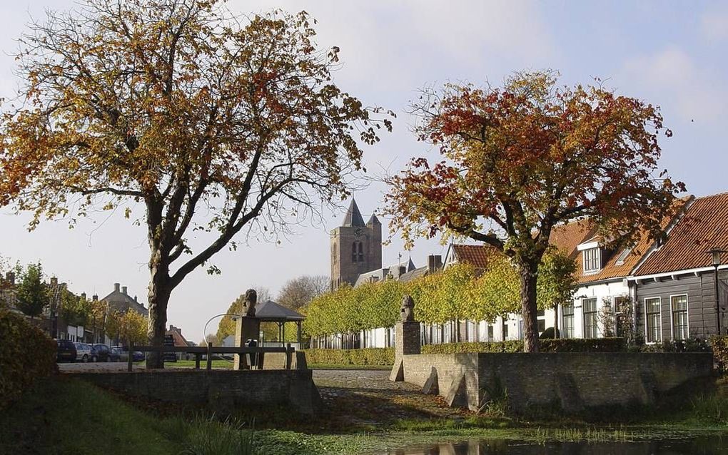 Baarland, met de Sint-Maartenskerk. Op een wandbord in dit kerkgebouw is ook de naam van ds. A. de Bruijne te lezen, die van 1876-1878 de gereformeerde kerk van Baarland diende. In de Sint-Maartenskerk komt de protestantse gemeente ’s-Gravenpolder/Baarlan