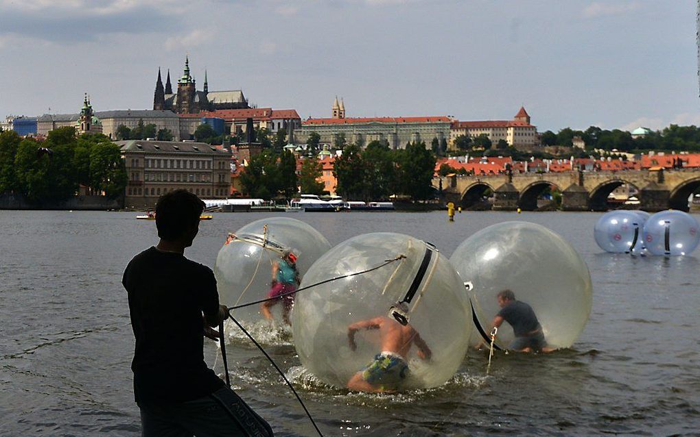 Praag met de Vituskathedraal. beeld AFP