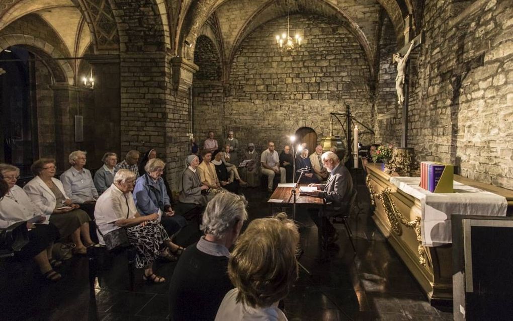 Paters en nonnen lezen in Maastricht de Bijbel voor, bijna van kaft tot kaft. beeld Jan-Pierre Geussens