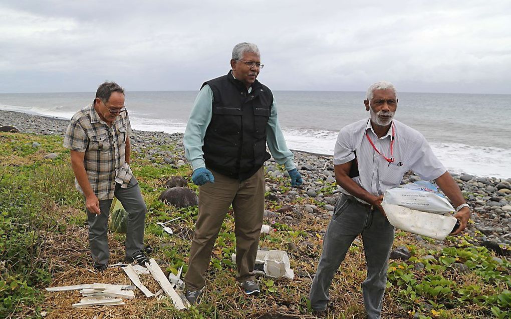 Op het Franse eiland Réunion in de Indische Oceaan zijn opnieuw vermoedelijke onderdelen van een vliegtuig gevonden. beeld AFP