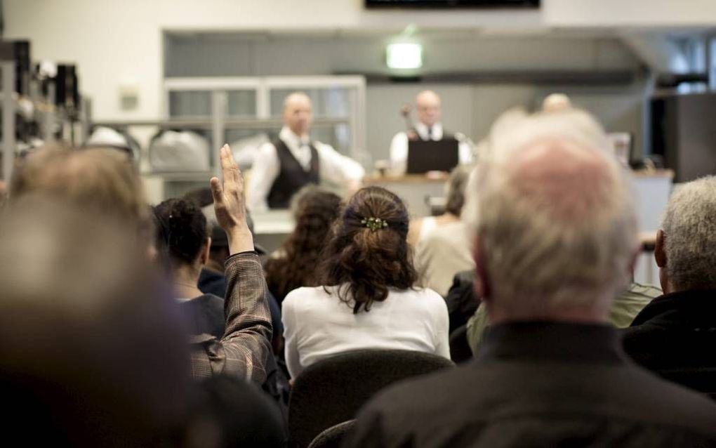 De veiling van gevonden voorwerpen in Amsterdam heeft niet te klagen over onbekendheid. De bezoekersaantallen zitten in de lift. beeld Eran Oppenheimer