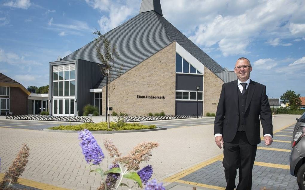 Koster C. van der Klooster in Ouddorp: „Vroeger trok Flakkee naar de Veluwe en kwam de Veluwe naar Flakkee.” beeld Wim van Vossen