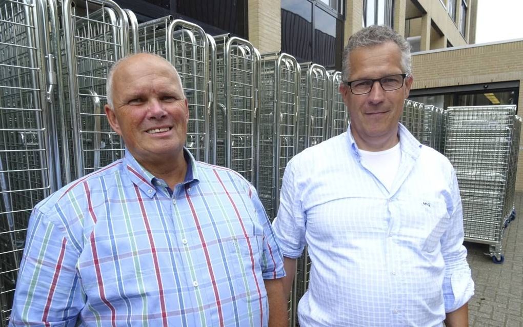 Conciërge Dries van Dorp (l.) en zijn collega Egbert Beens. beeld RD