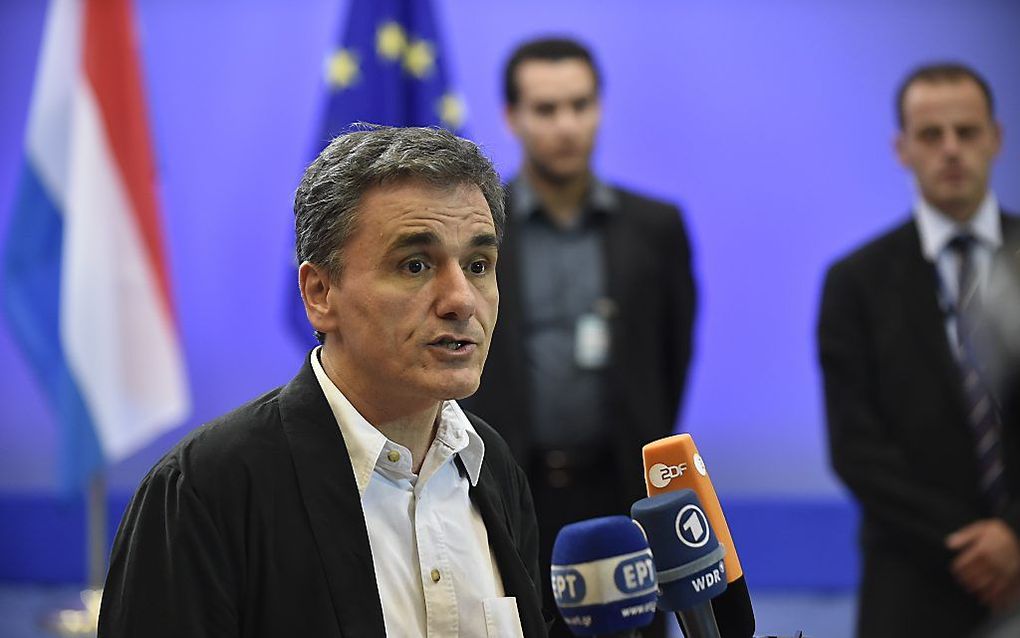 De Griekse minister van Financiën Euclid Tsakalotos tijdens de persconferentie. beeld AFP