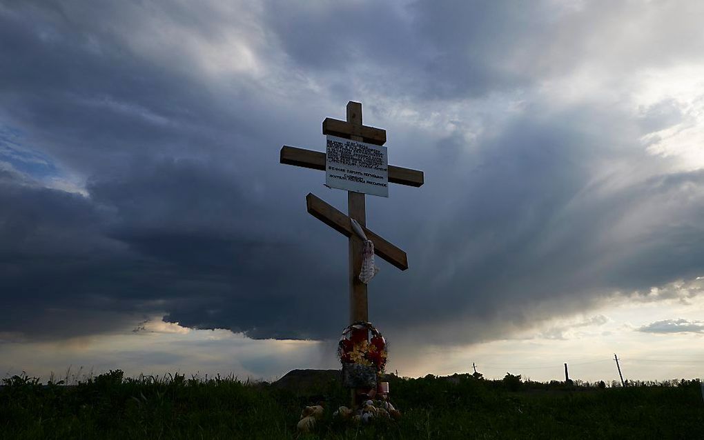 Herdenkingsmonument bij de plek waar de restanten van de cockpit van vlucht MH17 van Malaysia Airlines werden gevonden. beeld ANP