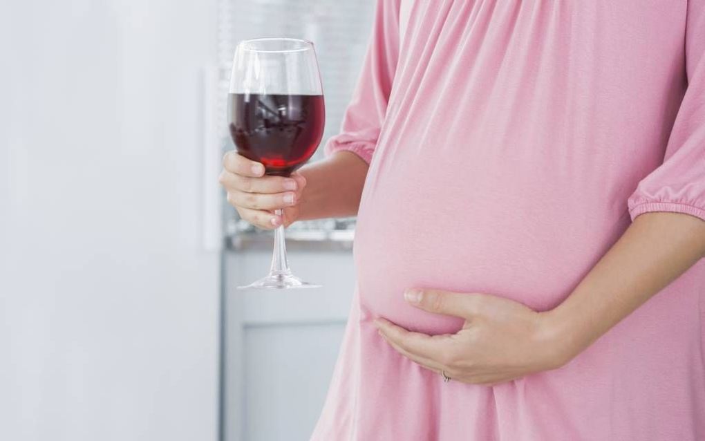 Zwangere vrouwen drinken meer alcohol. beeld iStockphoto