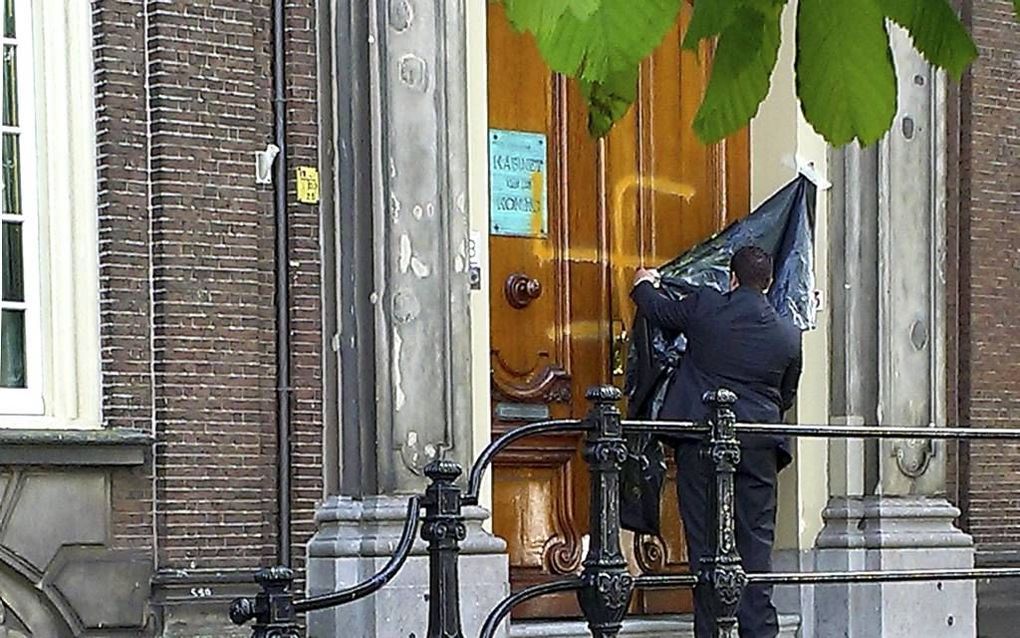 Het antisemitisme is niet weg te denken uit Europa. Dat stelt althans de Israëliër Manfred Gerstenfeld. Foto: In mei werd het Kabinet van de Koning in Den Haag beklad met een hakenkruis. beeld ANP