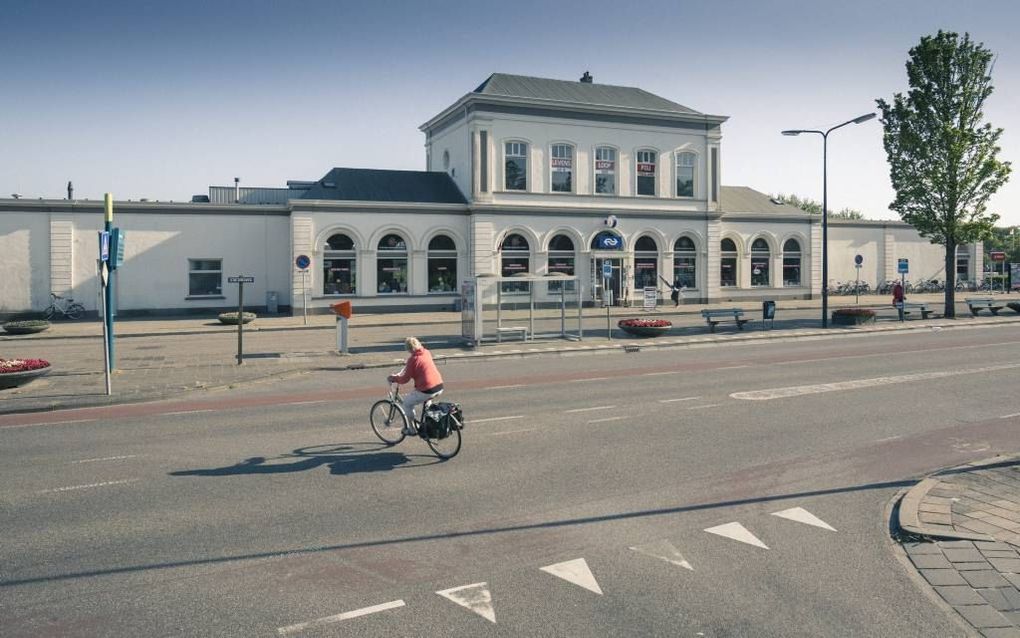 Het karakteristieke stationsgebouw van Harlingen is nu onder andere in gebruik als restaurant. beeld Sjaak Verboom