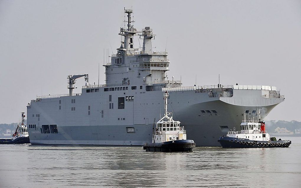 Helikopterdekschip van het type Mistral. beeld AFP