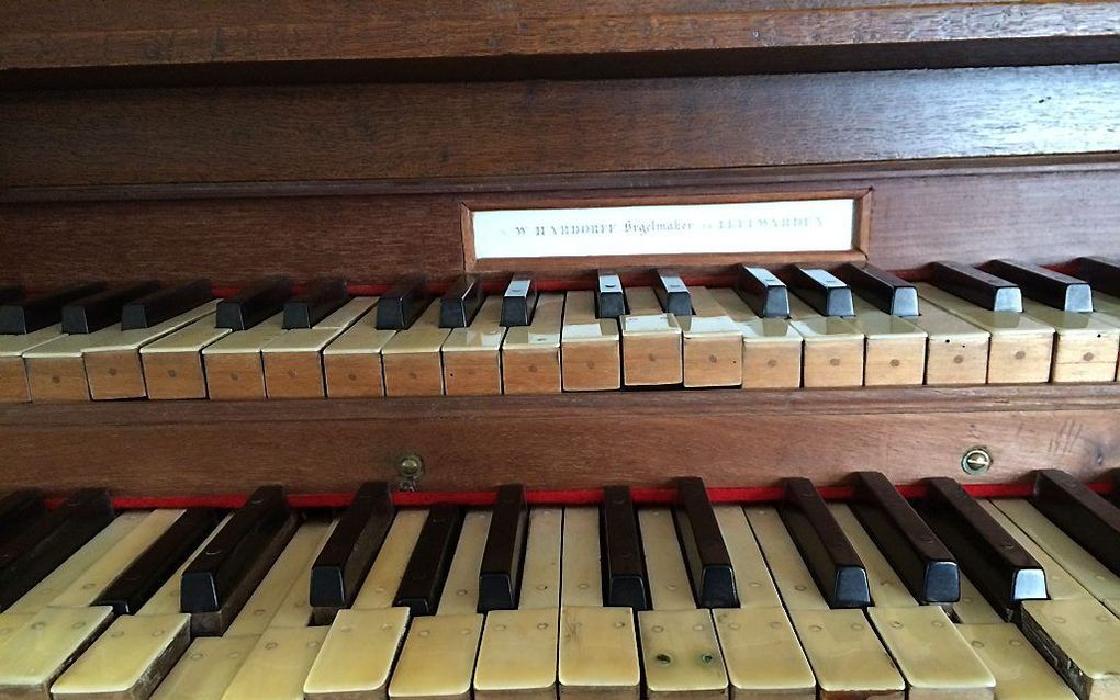 Het klavier van het Hardoff-orgel voor de restauratie.            Beeld Stichting Oude Groninger Kerken