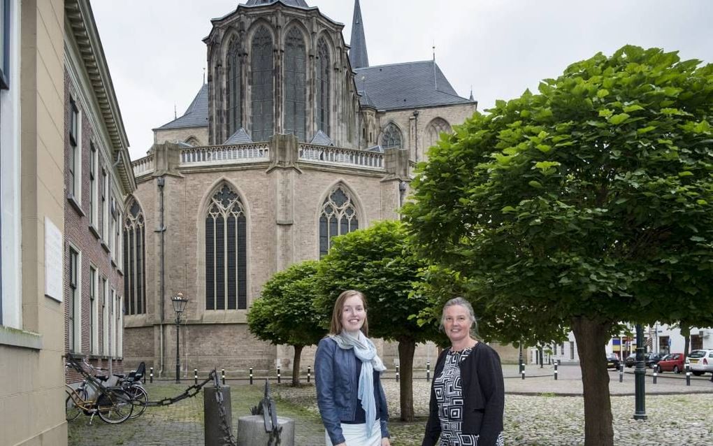 Gertrude van den Belt (l.) en Susan Snoei zijn deze week aangetreden als aandachts- functionarissen. Zij zijn aanspreek- punt voor iedereen in de gereformeerde gezindte met vragen over seksueel misbruik en geweld. beeld Dick Vos