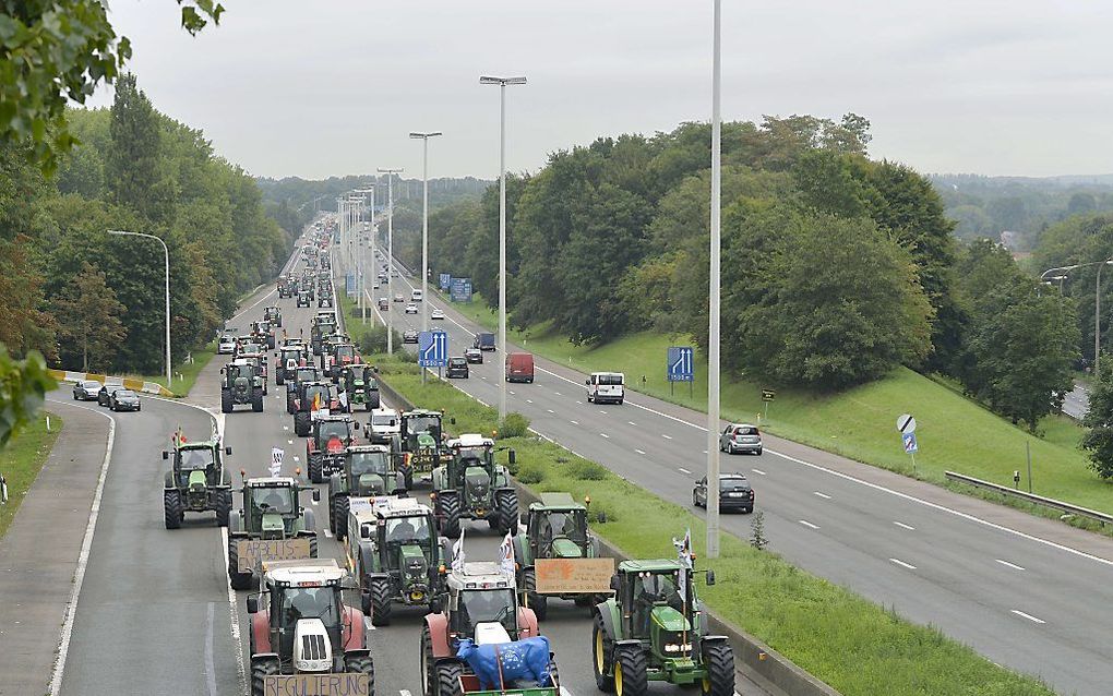 Boze boeren maandag op weg naar Brussel. beeld AFP