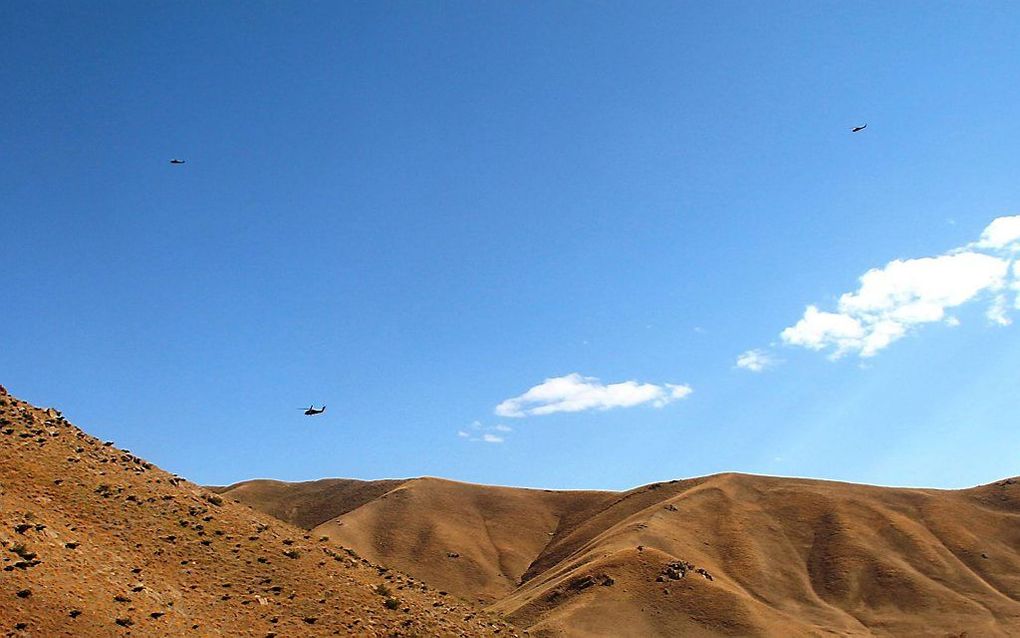 Helikopters van het Turkse leger boven het zuidoosten van Turkije. Beeld EPA