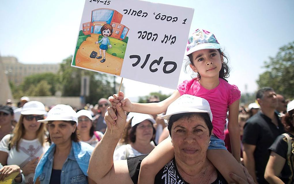 Christenen in Israël protesteren voor meer geld voor het christelijk onderwijs. beeld EPA