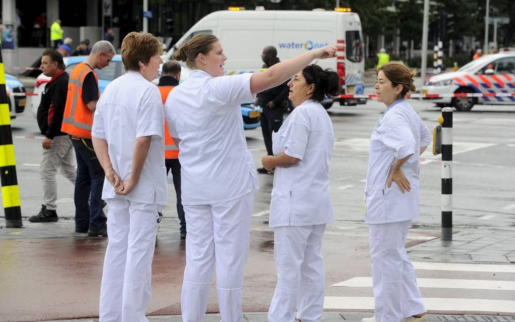 Verpleegsters van het VUmc in overleg. beeld ANP