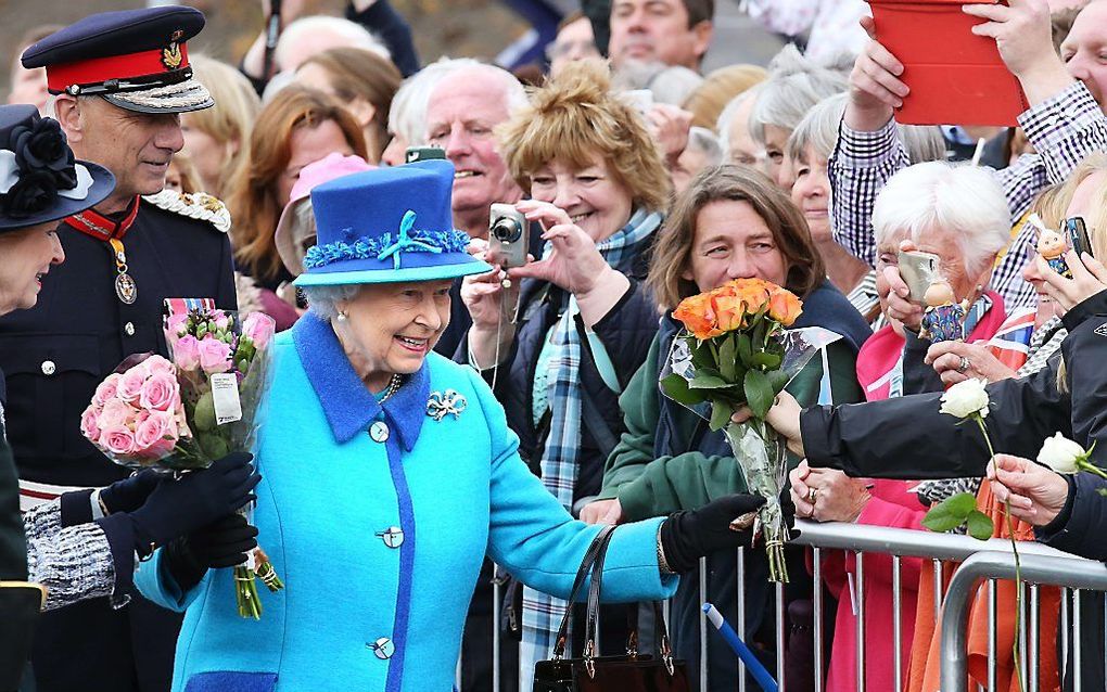 De 89-jarige Britse vorstin Elizabeth opende woensdag in Schotland een spoorweg. beeld AFP