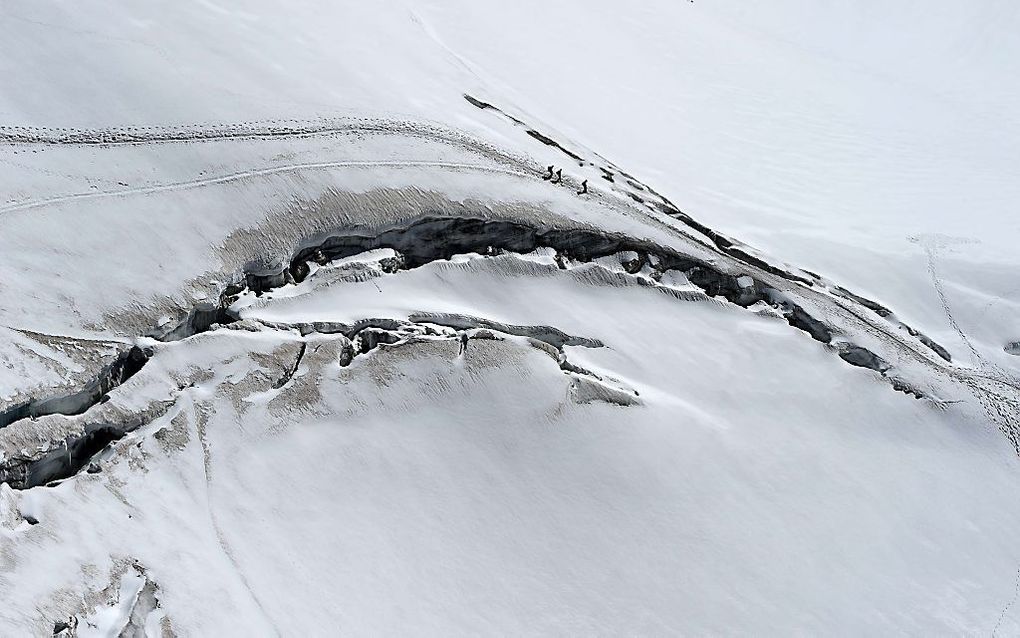 De hoogste berg in de Alpen, de Mont Blanc, is de afgelopen twee jaar 1,30 meter gekrompen.  beeld AFP