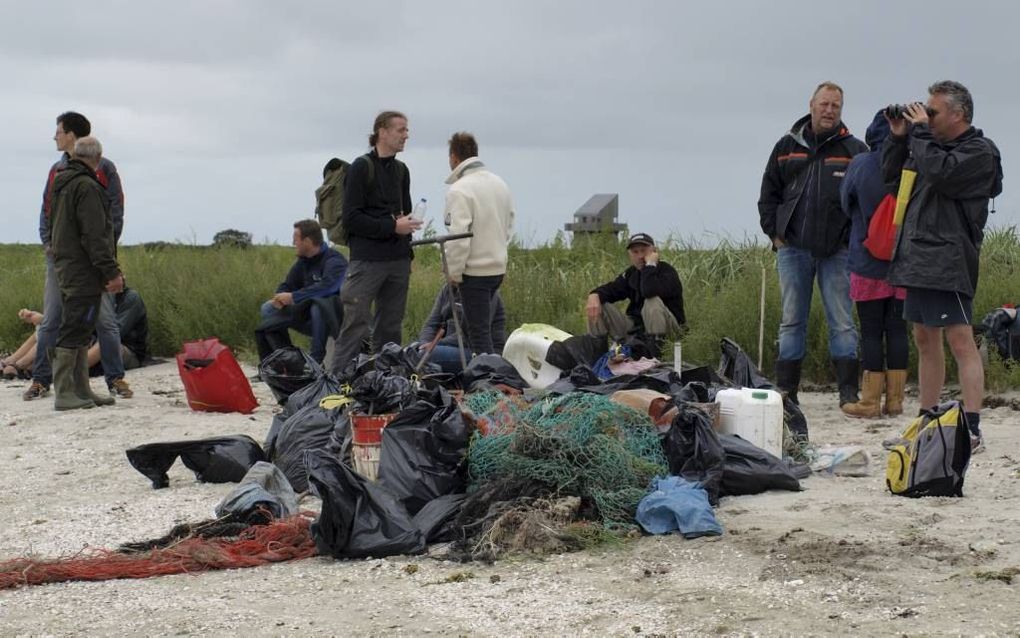 Het resultaat van een dagje rommel opruimen op Griend, een eiland dat ooit net zo groot was als Texel. beeld Natuurmonumenten/Alie Zand