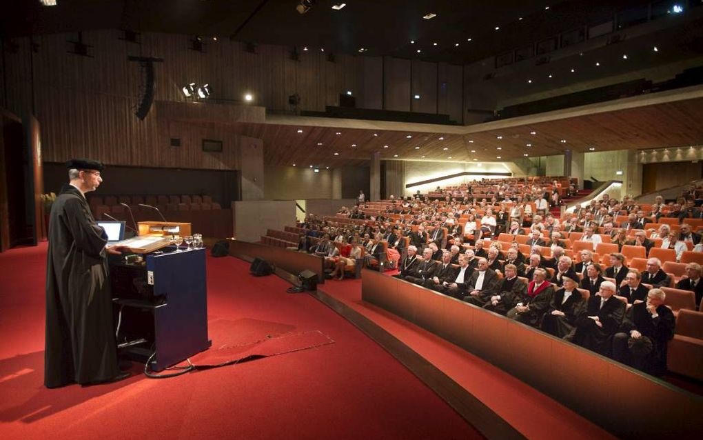 Prof. dr. W. van Vlastuin aanvaardde gisteren zijn ambt als hoogleraar theologie en spiritualiteit van het gereformeerd protestantisme. In de aula van de Vrije Universiteit in Amsterdam hield de hersteld hervormde theoloog een rede met de titel: ”Een theo