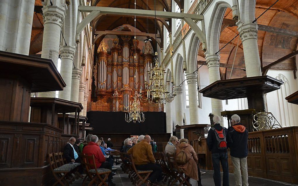 Bezoekers konden dit weekeinde het beroemde orgel van de Amsterdamse Oude Kerk voor het laatst horen. Orgelmakerij Reil start met de restauratie nu bijna alle gelden binnen zijn. Beeld Gert de Looze