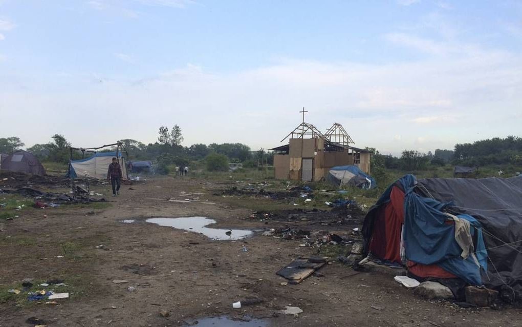 Tentenkamp van vluchtelingen in de duinen bij Calais.  beeld RD