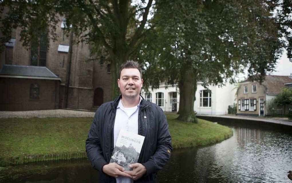 Auteur Raymond de Kreek bij de Singelkerk, die hij in zijn boek beschrijft. beeld RD, Henk Visscher