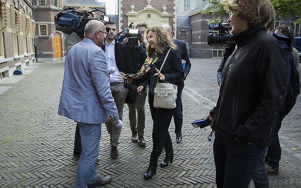 Minister Schippers van Volksgezondheid (midden). beeld ANP